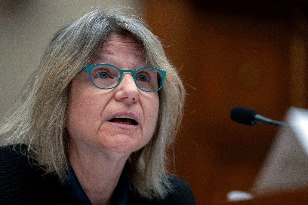 La presidenta del Instituto de Tecnología de Massachusetts (MIT), Sally Kornbluth, habla durante una audiencia del Comité de Educación de la Cámara de Representantes en Capitol Hill, el martes 5 de diciembre de 2023, en Washington. Foto Ap
