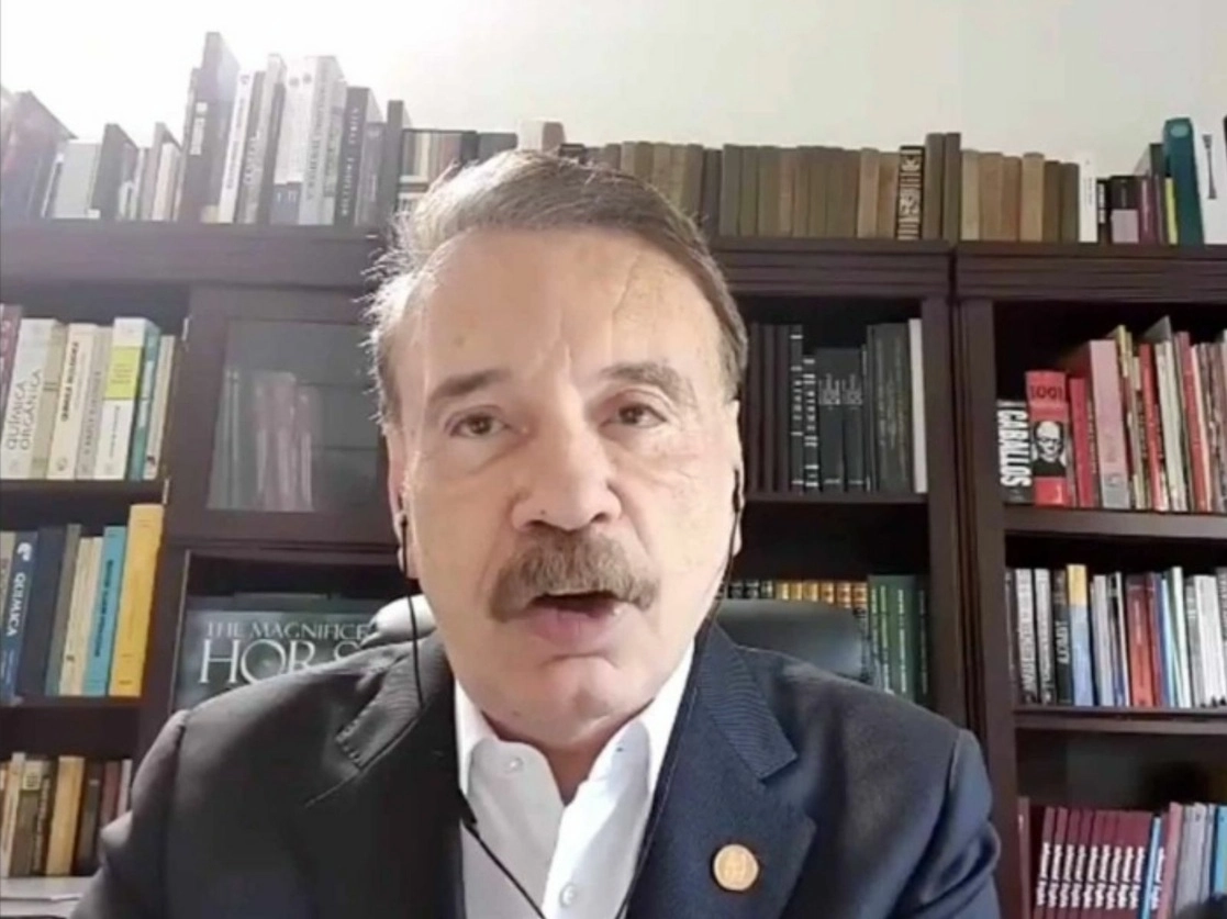 El director del IPN, Mario Alberto Rodríguez Casas, inauguró vía remota la XXXVI semana interdisciplinaria. Imagen tomada de la transmisión en vivo a través del Twitter del @IPN_MX