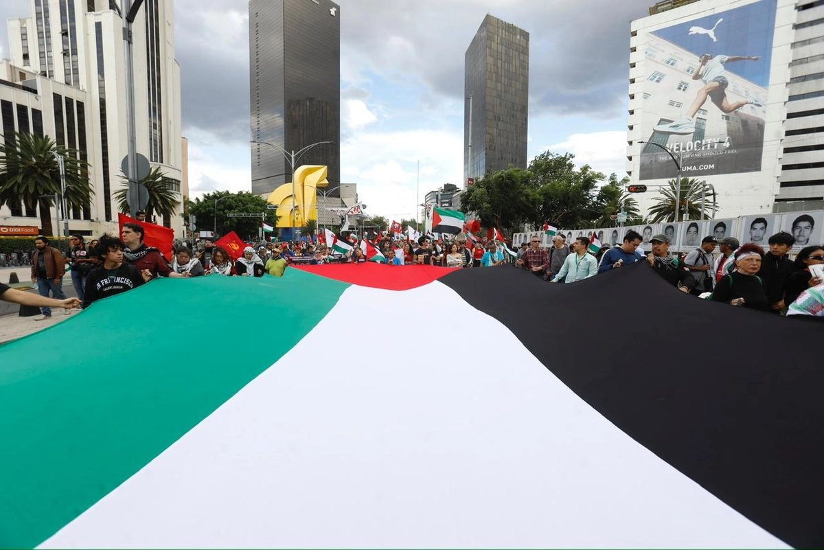 Protesta por Palestina y en contra del genocidio en la Franja de Gaza en Paseo de la Reforma, CDMX. Foto