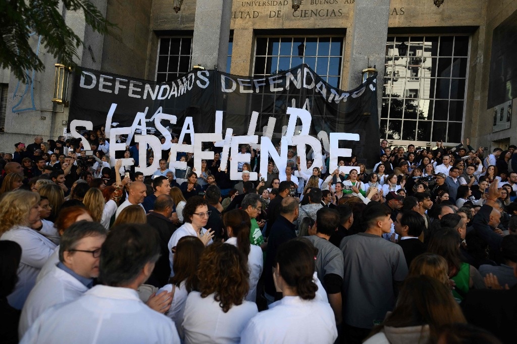Universities and scientists in Argentina protest against Milei adjustment