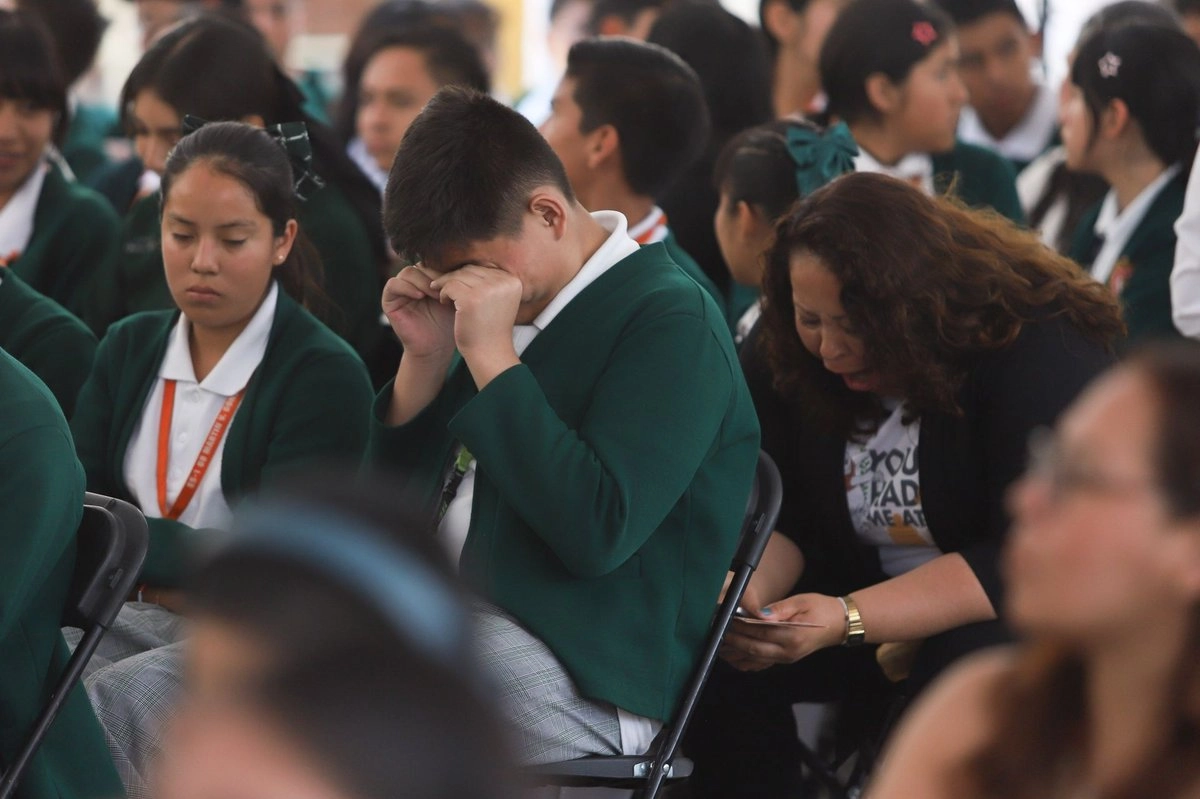 Desde el hogar hay que escuchar a los jóvenes, tratar de entenderlos y tomar acciones en caso de que necesiten atención psicológica, dice Vicente Zarco Torres, psicoanalista y coordinador del programa ESPORA Psicológica de la UNAM 