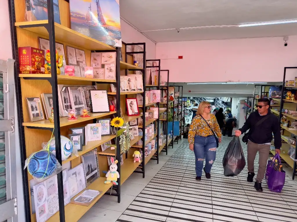 Los establecimientos que reportaron la mayor tasa de victimización fueron los del sector comercio, con 31.5 por ciento. Le siguió el sector industrias manufactureras, con 21.6 por ciento y al sector servicios, con 24.2 por ciento. Foto Roberto García Ortiz / Archivo

