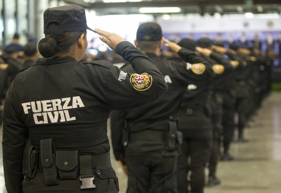 Alrededor de cien policías serán cesados, por lo que se contratarán a 900 elementos de la Fuerza Civil. Foto Cuartoscuro / Archivo