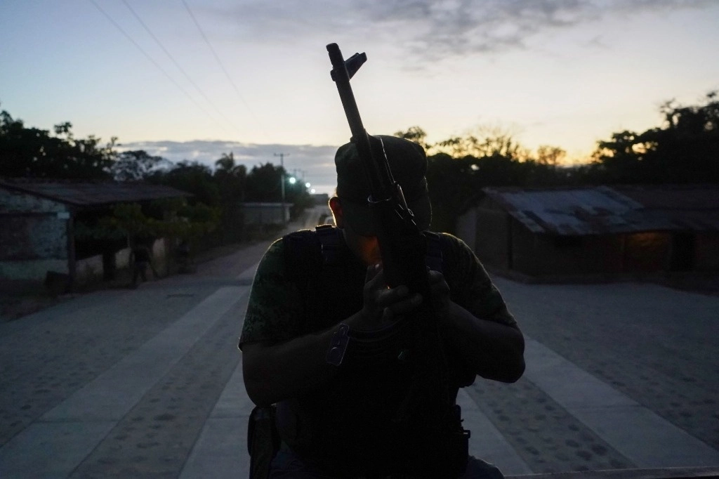 fuerzas federales atacan a pobladores en Aquila,Michoacán durante captura de lider comunitario; un niño muere - Página 3 Unos-50-sujetos-queman-vivienda-de-ostula-michoacan-9859html-aquila-8773html-bb1c338c-9eac-4693-bbc6-4e8c00429538ljnimgndimage=fullsize