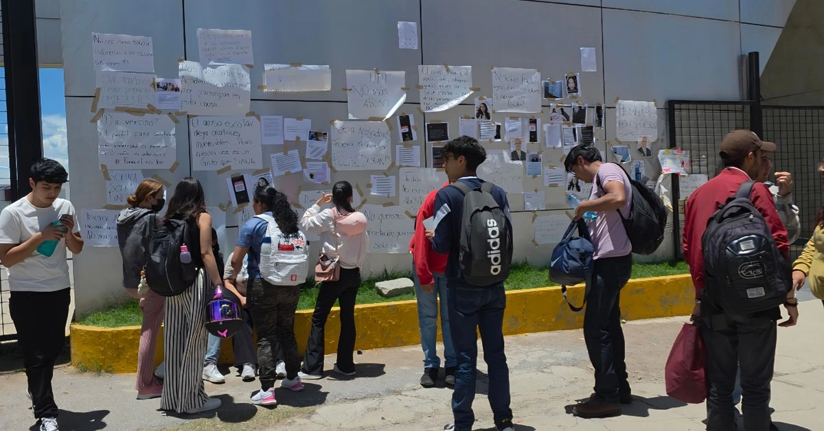 Estudiantes de la UPT protestaron para pedir un alto al acoso escolar que ejercen los profesores y apoyaron al alumno expulsado. Foto 