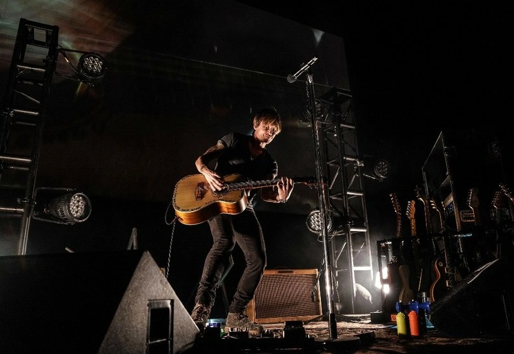 Keith Urban ofreció un concierto para personal médico. Foto Ap