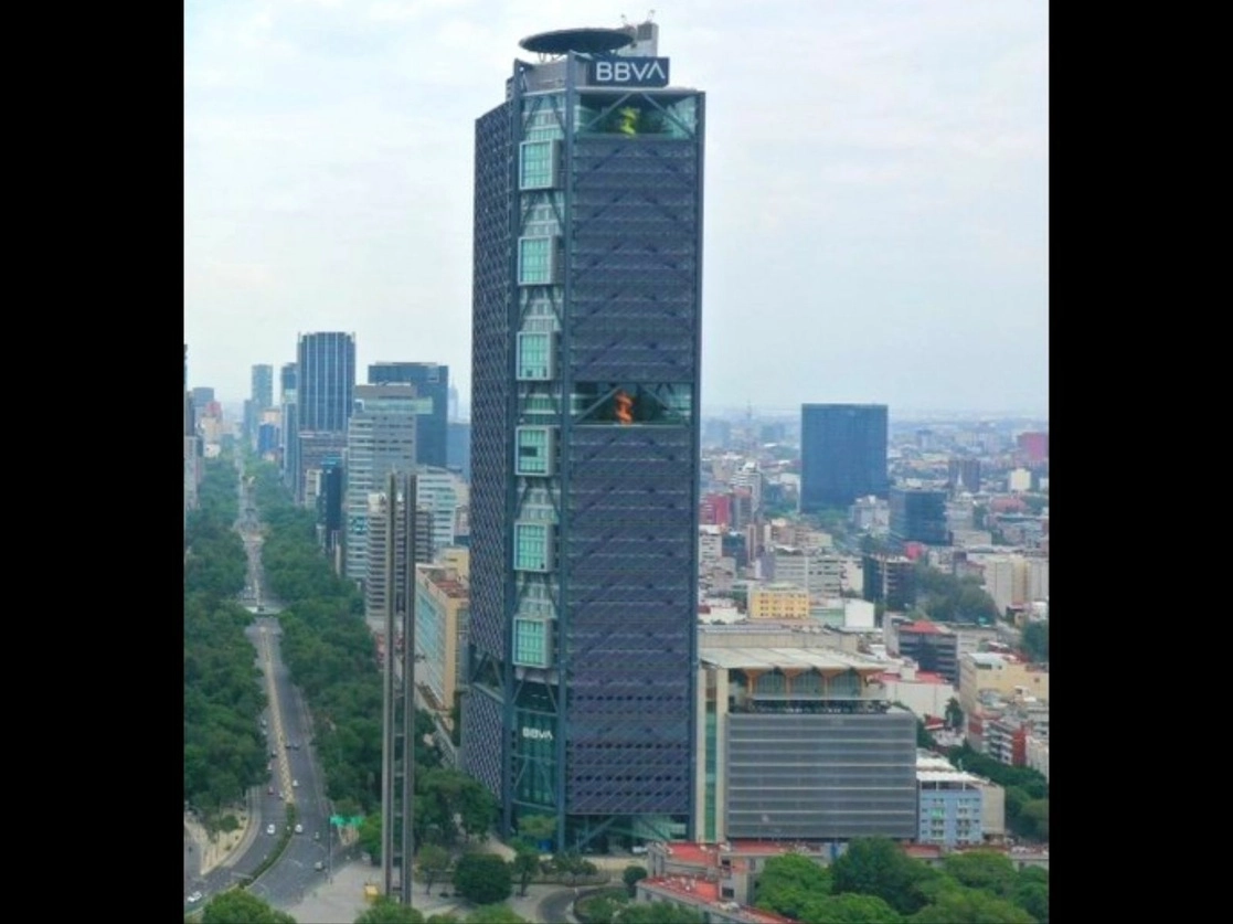 BBVA México calificó como indispensable implementar un programa “potente” de garantías por parte de la banca de desarrollo, con el objetivo que las Pequeñas y Medianas empresas puedan tener acceso a crédito y así aminorar el número de cierres en el sector ante el Covid-19. Foto Luis Castillo / Archivo