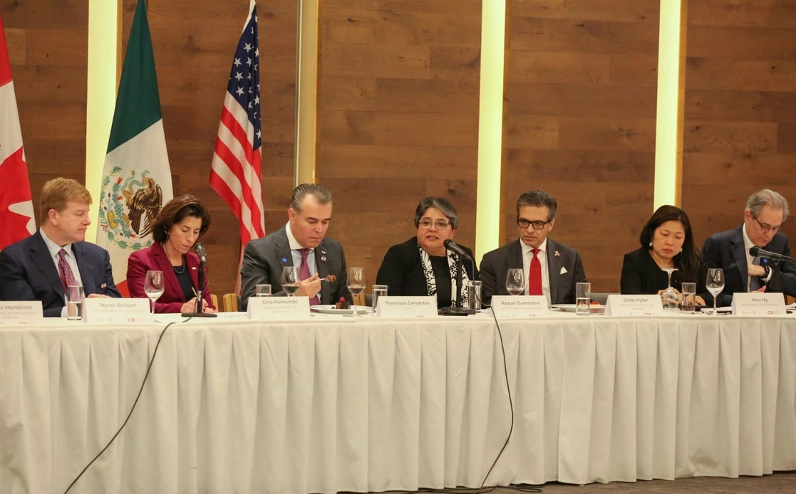 La secretaria de Economía Raquel Buenrostro durante su reunión con representantes comerciales y la iniciativa privada de México, EU y Canadá, en la Ciudad de México, el 10 de enero de 2023. Foto tomada de Twitter @SE_mx