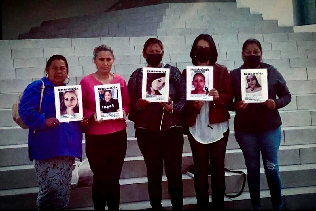 Yesenia Camacho Torres desapareció, junto con cuatro de sus familiares, el 12 de agosto del 2021; mientras que Cruz Elvira Hernández Garza, Blanca Vianney Sánchez García y Cinthya Yanett Villarreal García desaparecieron juntas el 14 de agosto del 2021, todas en Sabinas Hidalgo, Nuevo León. Foto tomada del Facebook de @FUNDENL