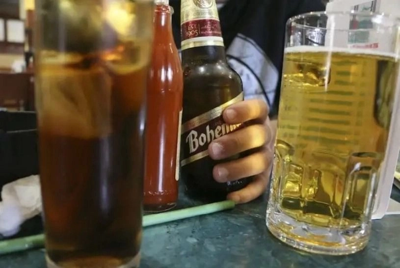 La estrategia nacional en la materia debería ser puntual en el tema de la prohibición de la publicidad y promoción de las bebidas alcohólicas, sobre todo para proteger a la infancia y adolescencia.