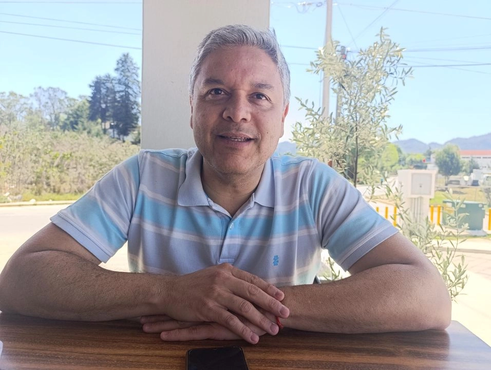 La inteligencia artificial es una de las nuevas áreas que están avanzando a una velocidad vertiginosa y el derecho tiene que ir dando respuesta también de la misma manera a esos avances, opinó Manuel Jiménez Dorantes, profesor de la Unach.