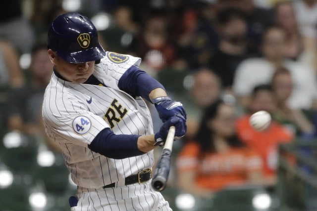 El mexicano Luis Urías durante el juego ante los Gigantes de San Francisco el pasado 7 de agosto de 2021. Foto Ap