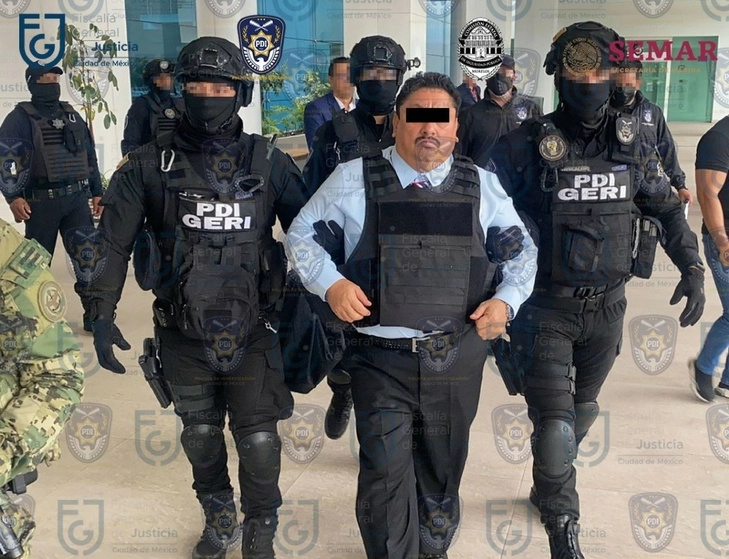 Traslado del fiscal de Morelos,  Uriel Carmona a la CDMX por parte de la Semar y Fiscalía General de Justicia. Foto Cuartoscuro