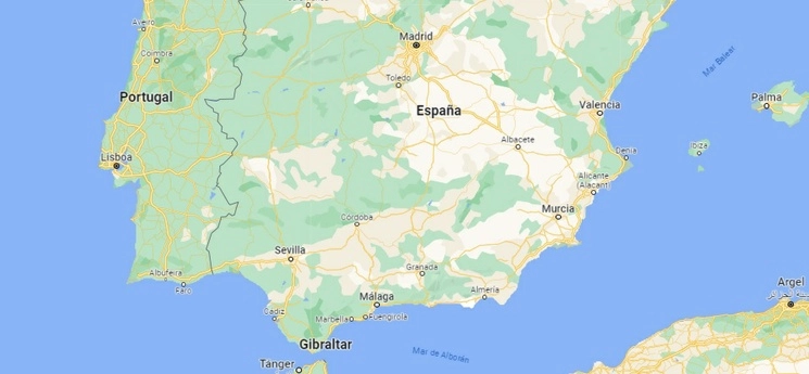 Jóvenes del pueblo de Almendralejo, en Extremadura, España, son víctimas de extorsión con imágenes creadas con IA. Foto Tomada de Google Maps / Archivo