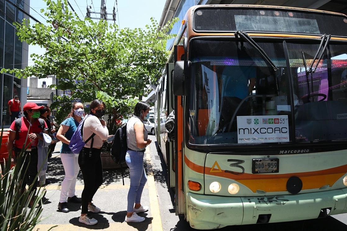 En la Ciudad de México el sistema de transporte público prestó servicio a cerca de 97 millones de personas durante mayo de 2021, 5.8 por ciento más con respecto al mes anterior. Foto María Luisa Severiano / Archivo 