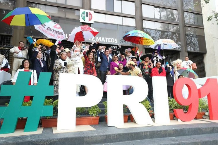 Se realizó la ceremonia por el 91 aniversario del PRI en su sede central. Foto José Antonio López
