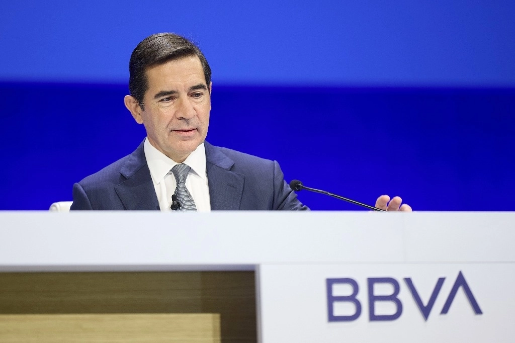  El presidente del BBVA, Carlos Torres Vila, interviene durante la Junta General Extraordinaria de Accionistas del BBVA, en el Palacio Euskalduna, a 5 de julio de 2024, en Bilbao, Vizcaya, País Vasco (España). Foto Europa Press