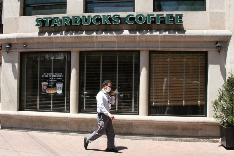 Sucursal de Starbucks Coffee, operada por Alsea en imagen de archivo. Foto Cuartoscuro