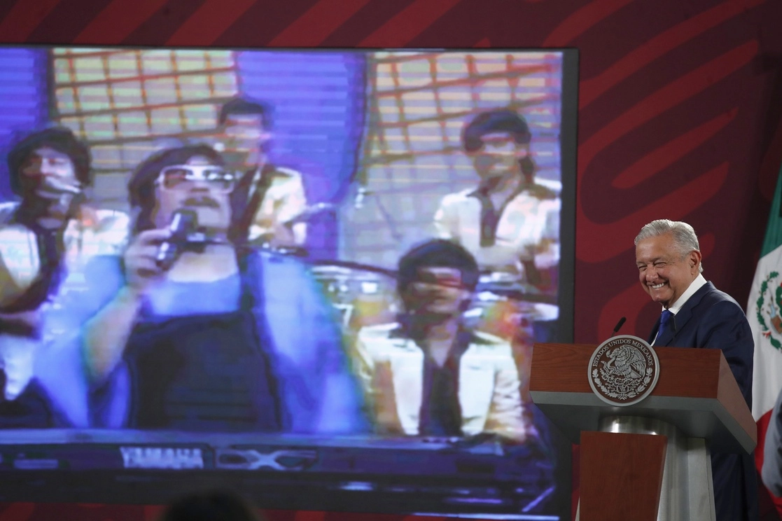 El presidente Andrés Manuel López Obrador mostró su buen humor y ánimo de escuchar música en la mañanera del 20 de julio de 2022. Foto Cristina Rodríguez