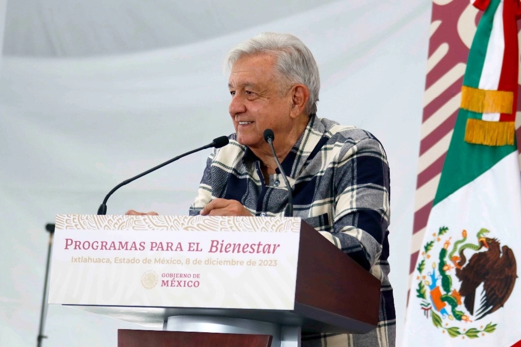 El presidente Andrés Manuel López Obrador, durante su visita a Ixtlahua, Edomex, donde evaluó los Programas para el Bienestar. Foto Presidencia
