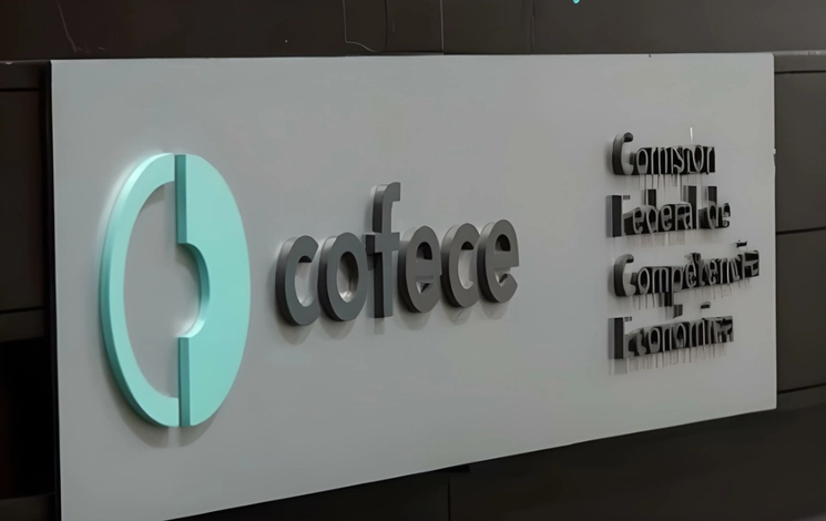 El organismo antimonopolios indicó que en México, como en una gran cantidad de países, se ha observado un incremento significativo en el consumo y en los ingresos que obtienen las firmas por venta de bienes y digitales. Foto tomada del sitio web www.cofece.mx / Archivo