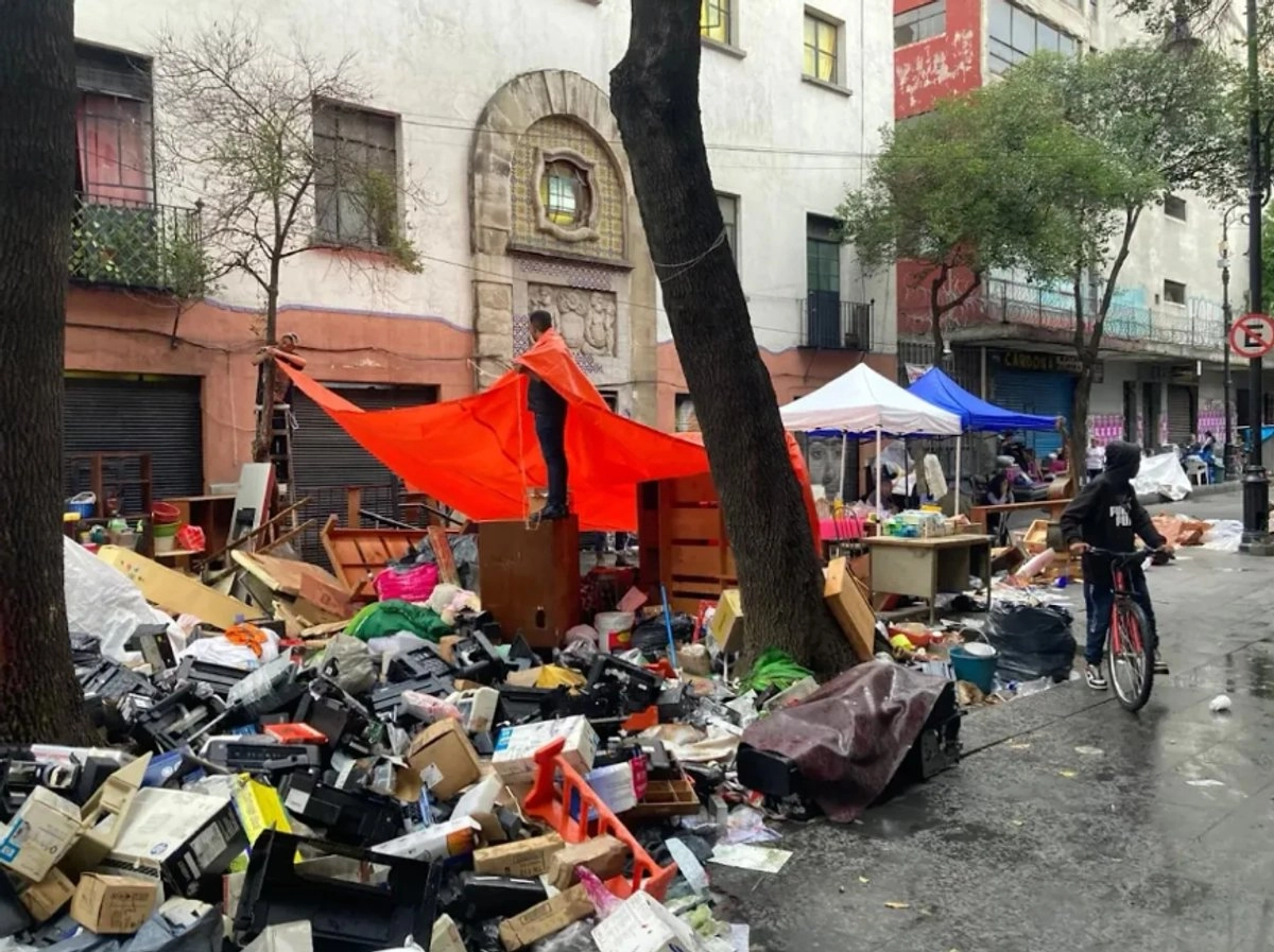 Desalojo en un inmueble ubicado en República de Cuba 11, en el Centro Histórico. 