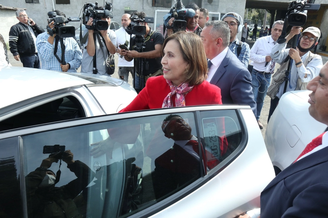 Rosario Robles, tras ser exonerada de dos cargos de ejercicio indebido del servicio público, el 24 de febrero pasado. Foto Alfredo Domínguez 