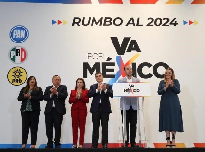 Los dirigentes nacionales del PRD, Jesús Zambrano; del PRI, Alejandro Moreno; y del PAN, Marko Cortés, encabezan la conferencia de prensa de la alianza Va por México, en la Ciudad de México, el 5 de junio de 2023. Foto María Luisa Severiano