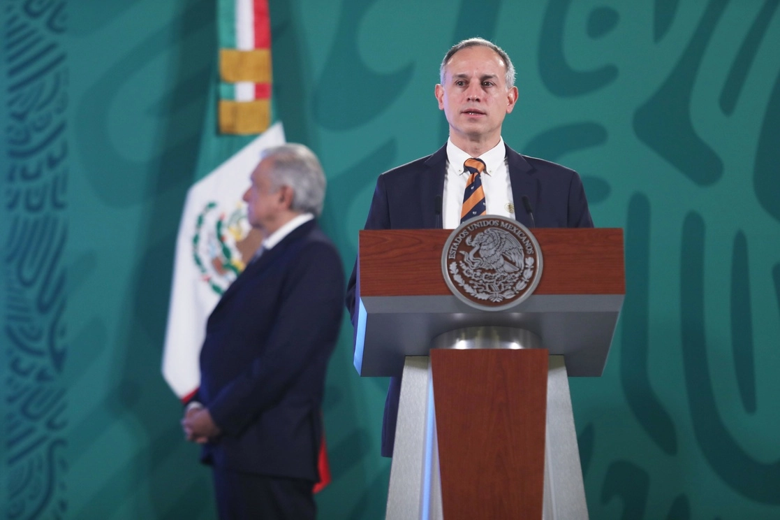 El subsecretario de Prevención y Promoción de la Salud, Hugo López-Gatell, informó que el próximo martes serán publicados los lineamientos para este proceso. Foto Yazmín Ortega Cortés
