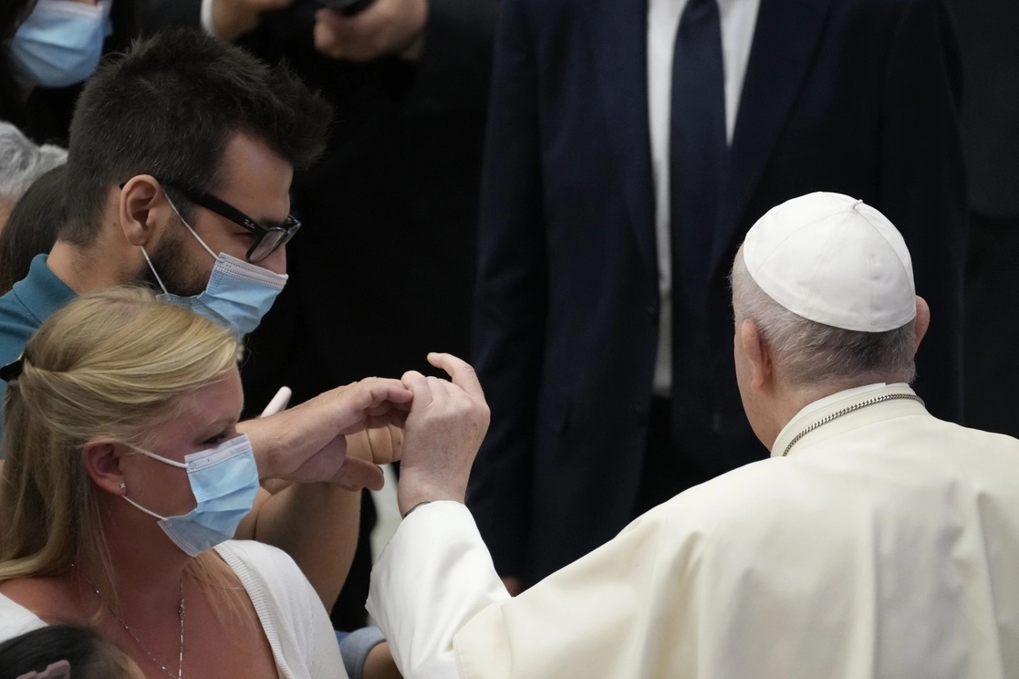 El papa Francisco dijo que vacunarse contra el Covid-19 "es un acto de amor". La imagen, durante una audiencia en el Vatciano, el 18 de agosto de 2021. Foto Ap 