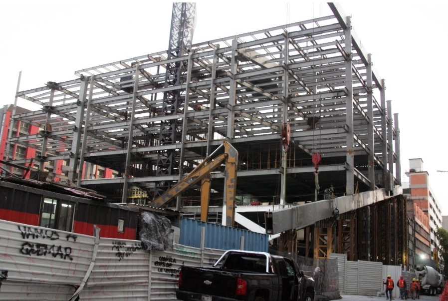 Trabajo de construcción en un edificio en la Ciudad de México, el 6 de noviembre de 2023. Foto Roberto García Rivas