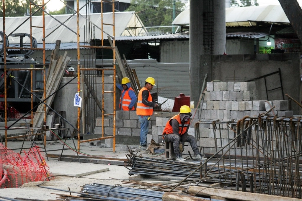 Trabajos de construcción en avenida Insurgentes norte, en la Ciudad de México, en imagen de noviembre de 2023. Foto Roberto García Rivas