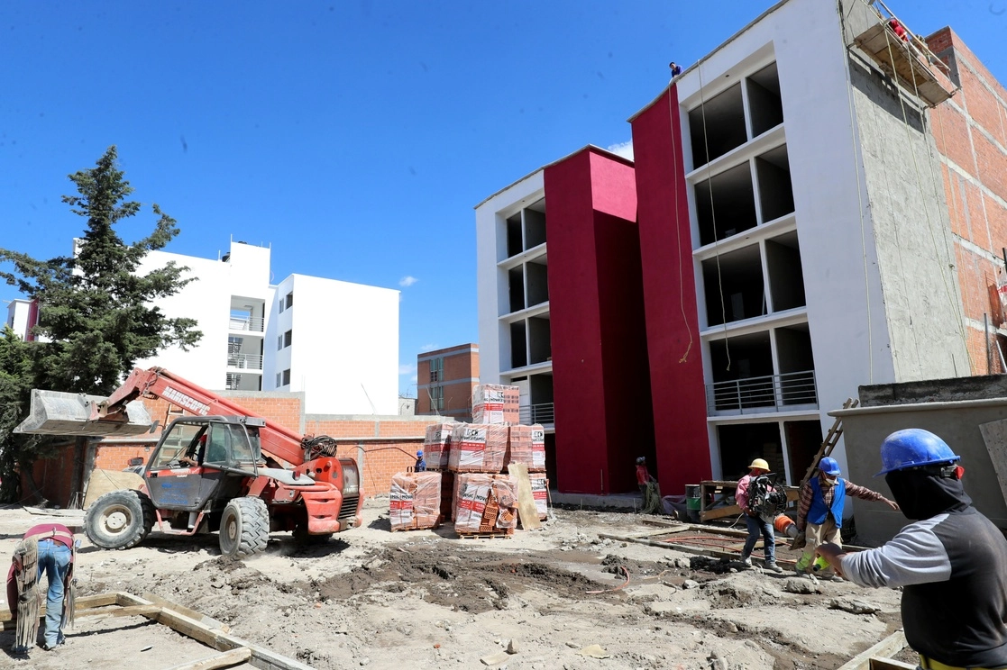 En enero la construcción se recuperó de una caída observada en diciembre, pues el valor de la producción de las empresas de esa industria repuntó 3.7% mensual. Foto Roberto García Ortiz / Archivo