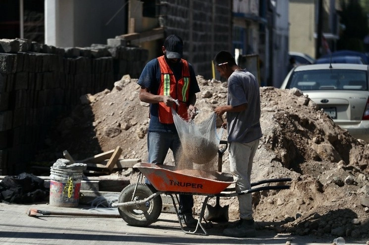Trabajadores de la construcción en la Ciudad de México. Foto Yazmín Ortega Cortés / Archivo

