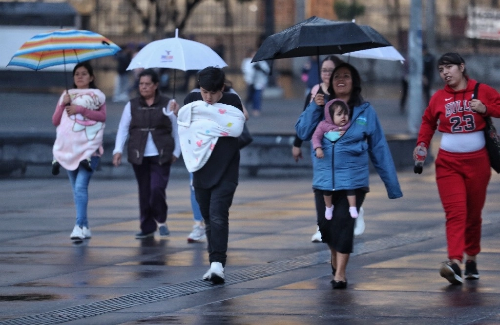 El gobierno de Nuevo León valora suspender clases en las escuelas de nivel básico ante el pronóstico de lluvias. Foto Marco Peláez
