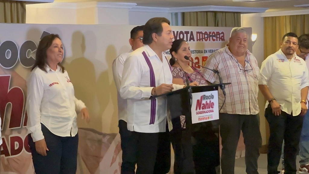 Ante la denuncia en contra de la abanderada de la alianza Sigamos Haciendo Historia por presunto enriquecimiento ilícito, entre otros delitos, de visita en Veracruz, Mario Delgado dijo que se trata de una clara guerra sucia. Foto  Iván Sánchez 