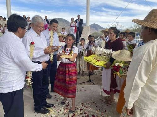 Encuentro del presidente Andrés Manuel López Obrador con indígenas en Tierra Blanca. Foto Presidencia