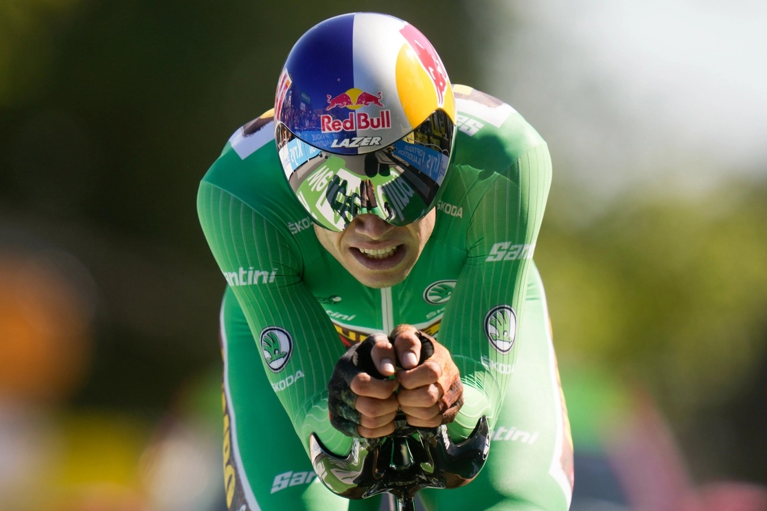 El ciclista belga, Wout van Aert se impuso en la última etapa contrarreloj del Tour de Francia. Foto Ap