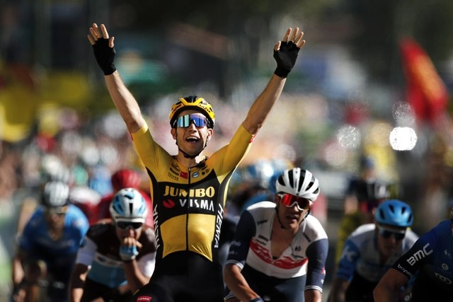 El belga Wout Van Aert se llevó la séptima etapa del Tour de Francia. Foto Benoit Tessier / Pool vía Ap