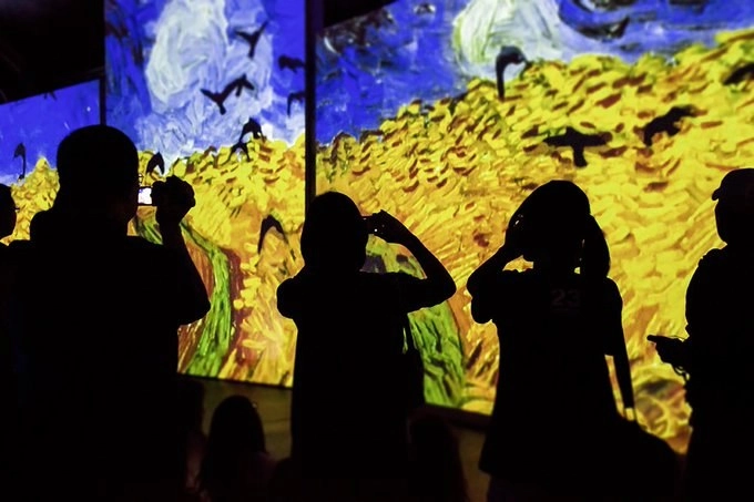 “Van Gogh Alive: The Experience” se instaló en la explanada del ‘Monumento a la Madre’ y será inaugurado el jueves 20 de febrero. Foto @VanGoghAliveMx