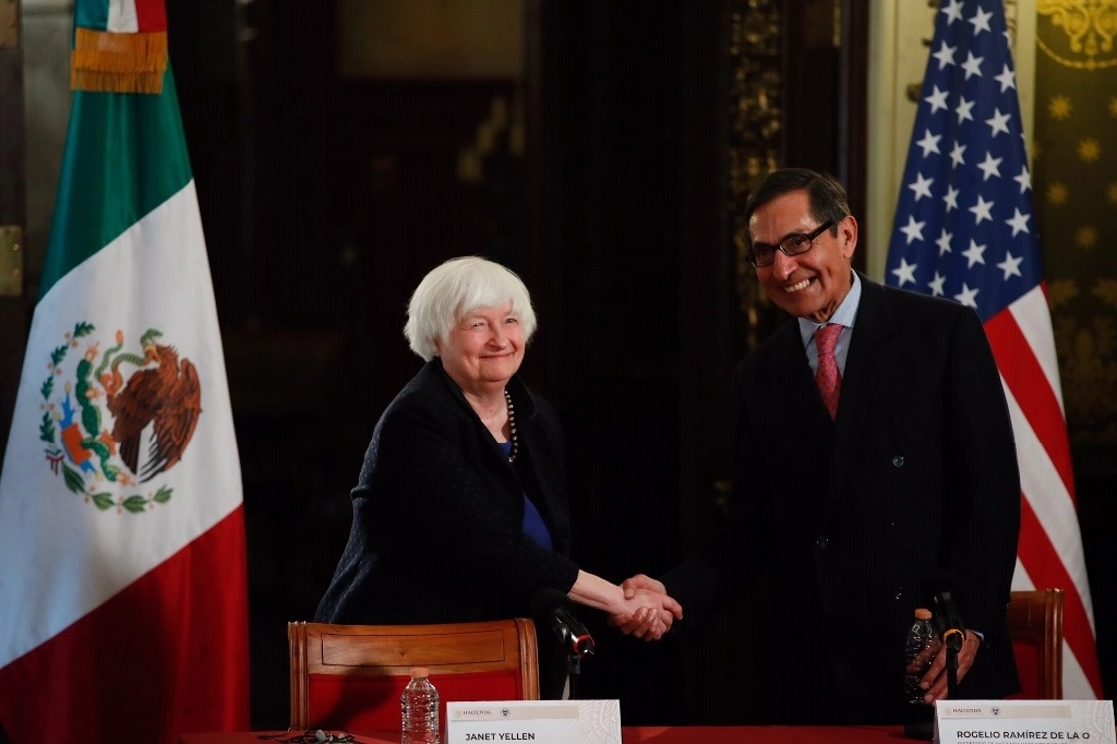 La secretaria del Tesoro de EU, Janet Yellen, y el titular de la SHCP, Rogelio Ramírez de la O, en Palacio Nacional. Foto Cristina Rodríguez