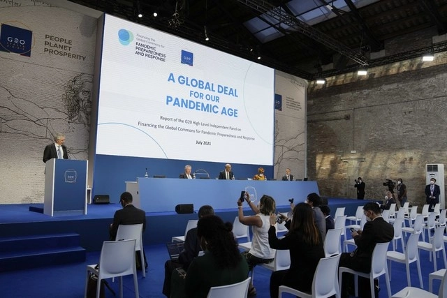El ministro de Economía y Finanzas de Italia, Daniele Franco, en un panel durante la reunión del G20 en Venecia. Foto Ap