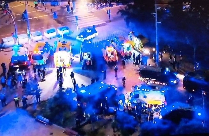Detenida la conductora del vehículo del atropello mortal en el exterior del RCDE Stadium. Los Mossos d'Esquadra han detenido la noche de este jueves a la conductora del atropello accidental en el exterior del RCDE Stadium antes de jugarse el derby entre el Espanyol y el FC Barcelona, según han explicado fuentes de la policía catalana. Foto 