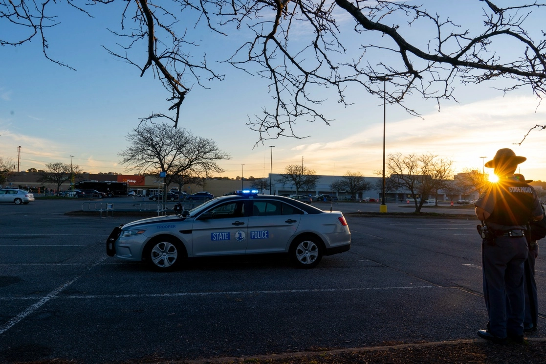 Un tirador mató anoche a varias personas en un supermercado Walmart en el estado de Virginia. Foto Ap 