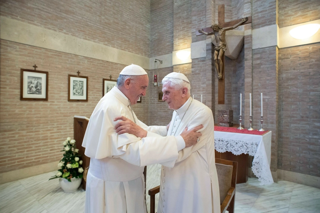 El Papa Francisco y Benedicto XVI ya fueron vacunados. Foto Afp/ archivo