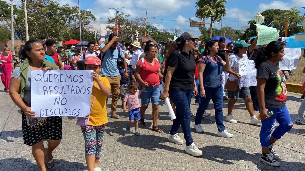 Vecinos colonias irregulares de Cancún afirman que tienen más de 20 años sin servicios básicos. Foto Patricia Vázquez