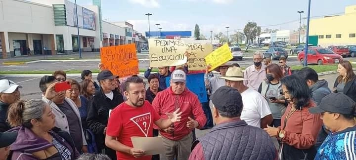 Con bloqueo en la México-Puebla, los vecinos de Ixtapaluca exigen apoyos del gobierno municipal tras inundaciones. Foto La Jornada