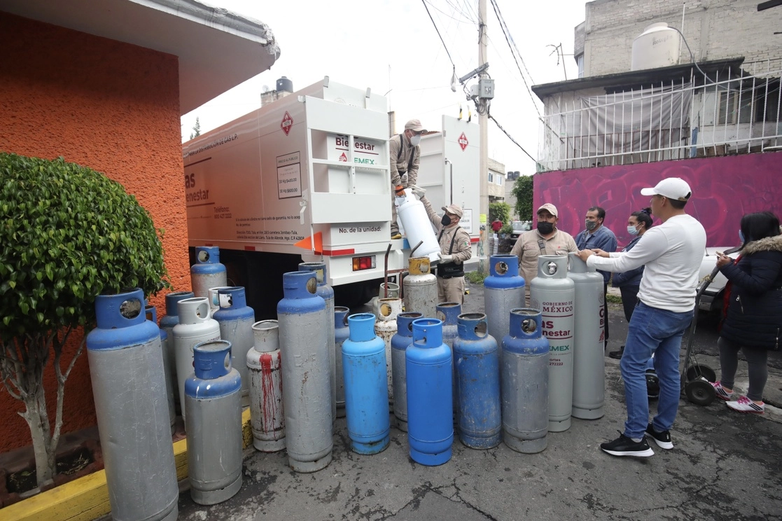 Durante el inicio de la distribución de Gas Bienestar, en la colonia Desarrollo Urbano Quetzalcoátl, en la alcaldía Iztapalapa, el 31 de agosto de 2021. Foto Luis Castillo
