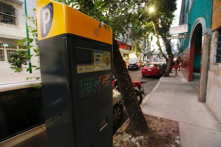 Vecinos de la Hipódromo piden suspender los parquímetros durante la contingencia. Foto Vïctor Camacho / Archivo