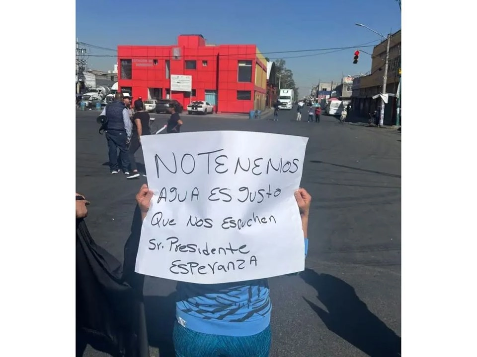 El bloqueo inició a las siete de la mañana en la esquina de Chimalhuacán con dirección al paradero Metro Pantitlán; sin embargo dos horas después, inconformes cerraron totalmente las ocho intersecciones de este crucero.